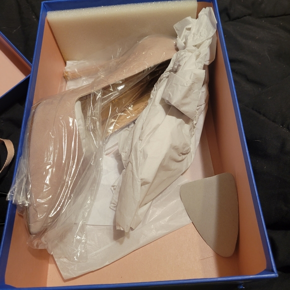 Stuart Weitzman beige hells size 10 - Picture 2 of 5